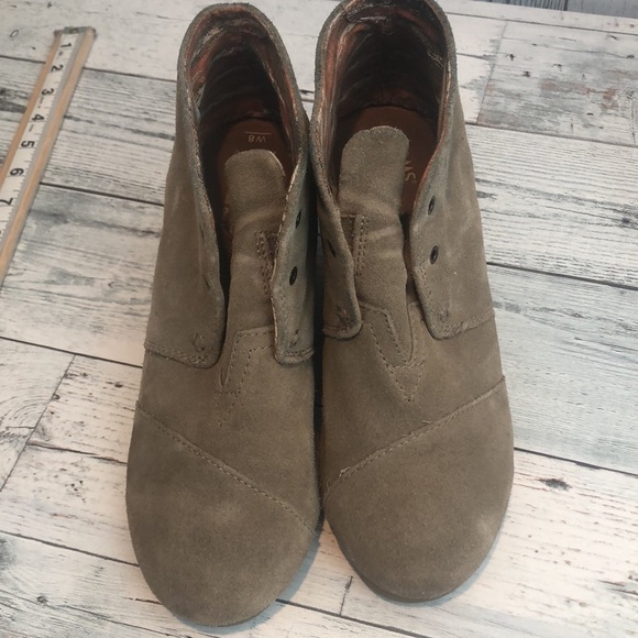 Toms Suede Ankle Booties 8 - Picture 2 of 9